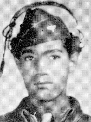 Lawrence E. Dickson se estrelló