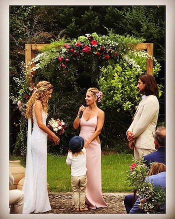 Elsa Pataky hablando a los