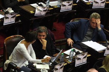 Agustín Rossi se agarra la