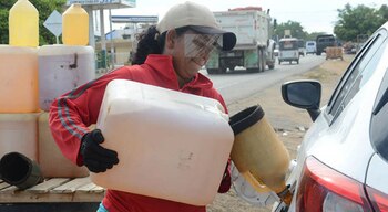 Las “mariposas” venden gasolina en