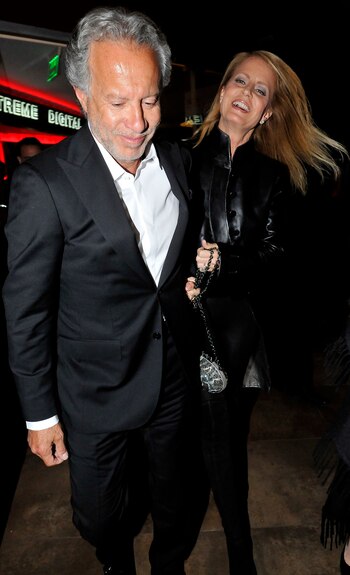 Del brazo, rumbo al casamiento: