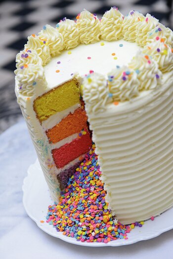 Torta piñata (Foto: Alejandro Carra/