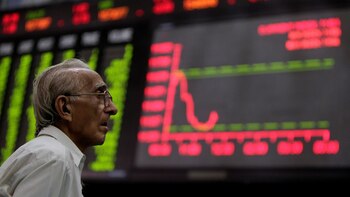 La Bolsa argentina fluctúa entre