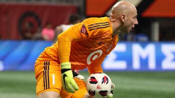 En la oreja del portero Brad