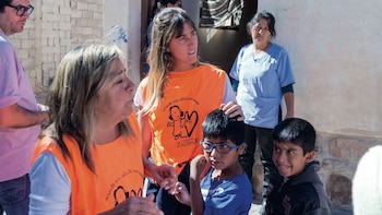 Mercedes Zaldivar trabajando con la