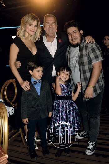 Dady, por su parte, con su mujer Mariela Anchipi y tres de sus cuatro hijos: Franco (de su primer matrimonio también tiene a Bruno), Felipe y Rosario