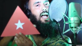 El músico David D’Omni mientras