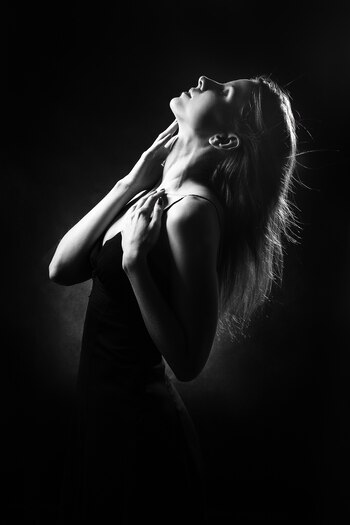 El modelo de Basson ayuda a dar respuesta a la clásica pregunta acerca de si el deseo femenino necesita solo de la estimulación genital o es además importante el juego previo, el contacto de otras zonas erógenas y el poder de la fantasía (Getty Images)