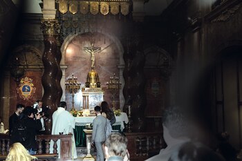 Dionisio, junto a sus padrinos