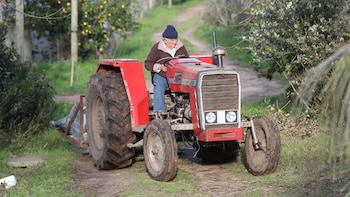 Mujica en su chacra en