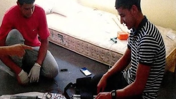 Younes Abouyaaqoub, a la derecha,