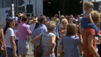 La mujer sobre la izquierda