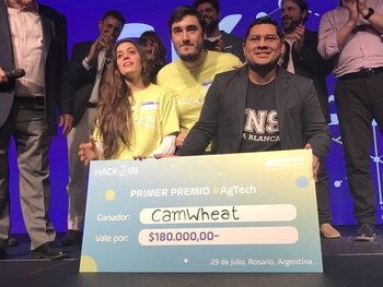 El grupo impulsor de CamWheat ganó el primer Hackatón de la industria del seguro y el agro en Rosario
