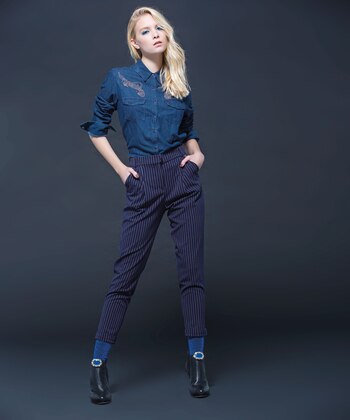 Camisa de jean con tachas