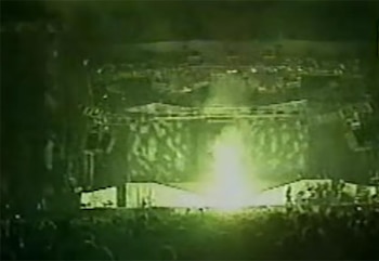 Así vio el público cómo el fuego lastimaba a James Hetfield