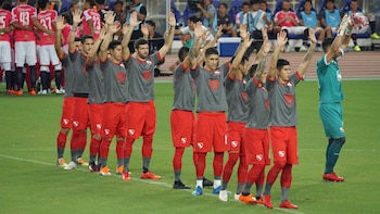 Independiente enfrentó al Cerezo Osaka con la nueva indumentaria alternativa (@28_june)