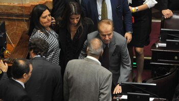 El senador nacional Carlos Menem junto a su hija, Zulema (Foto: Patricio Murphy)
