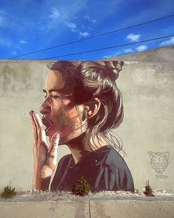 Mural en el barrio porteño de Villa del Parque de la artista Milu Correch (www.milucorrech.com)