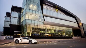 El concesionario Lamborghini más grande del mundo se encuentra en la ciudad de Dubai, uno de sus principales mercados