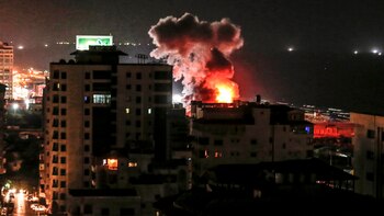 Israel respondió con un ataque aéreo sobre Gaza los misiles lanzados por Hamas (AFP)