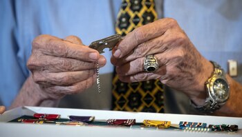 Charles McDaniel Jr. sostiene la