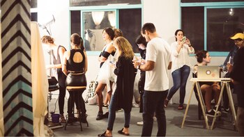 Un shooting de moda. Maquilladores,