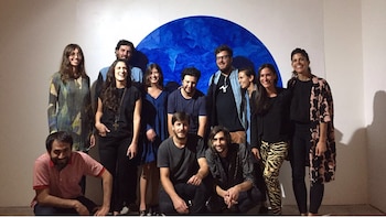 Posando. Aquí son 12 de