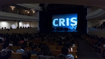 La charla comenzó con un