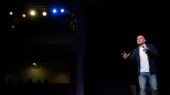 Odín Dupeyrón es un escritor