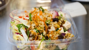 Disfrutar de muchas verduras coloridas