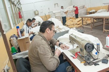 Presos capacitándose en un taller