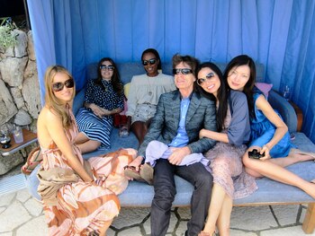 Mick Jagger con mujeres, 2011,