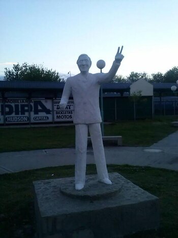 Monumento en la estación de