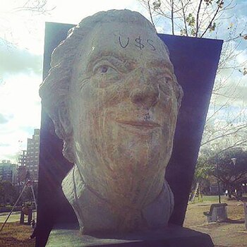 Busto en Lanús