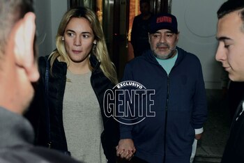 Diego Armando Maradona llegó acompañado