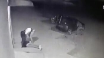 Campos, tirada en el piso