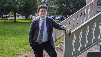 EL joven se identifica con