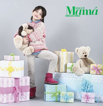 Cata: suéter rayado, pantalones con brillo