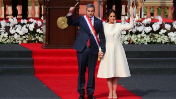 Mario Abdo Benítez junto a