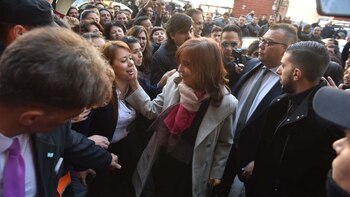 Cristina Kirchner ingresando al Senado,