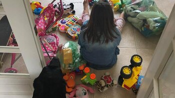 Lola, junto a Preto, su