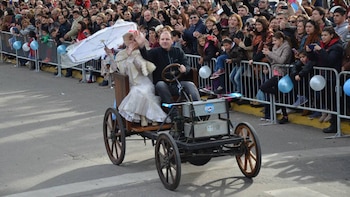 Una réplica del auto durante