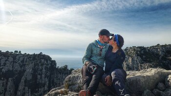 La pareja inició su viaje