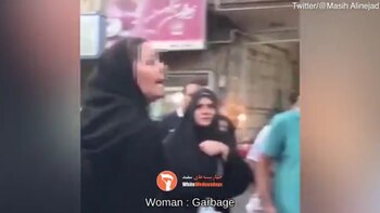 La mujer, lejos de asustarse,