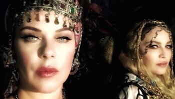 Madona y Debi MAzar en