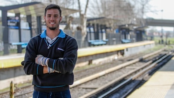 Ghiglione con pose de arquero