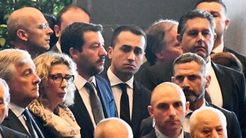 El presidente del Parlamento de la Unión Europea, Antonio Tajani, el ministro de Interior italiano, Matteo Salvini, y el ministro de Trabajo y Políticas Sociales, Luigi Di Maio (AFP)