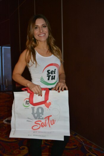 Mariana Brey junto a Seitu helados