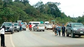 Cocaleros retienen a una delegación