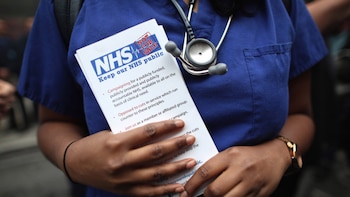 La carta fue enviada a los responsables del Servicio Nacional de Salud (NHS, por sus siglas en inglés) (Getty)